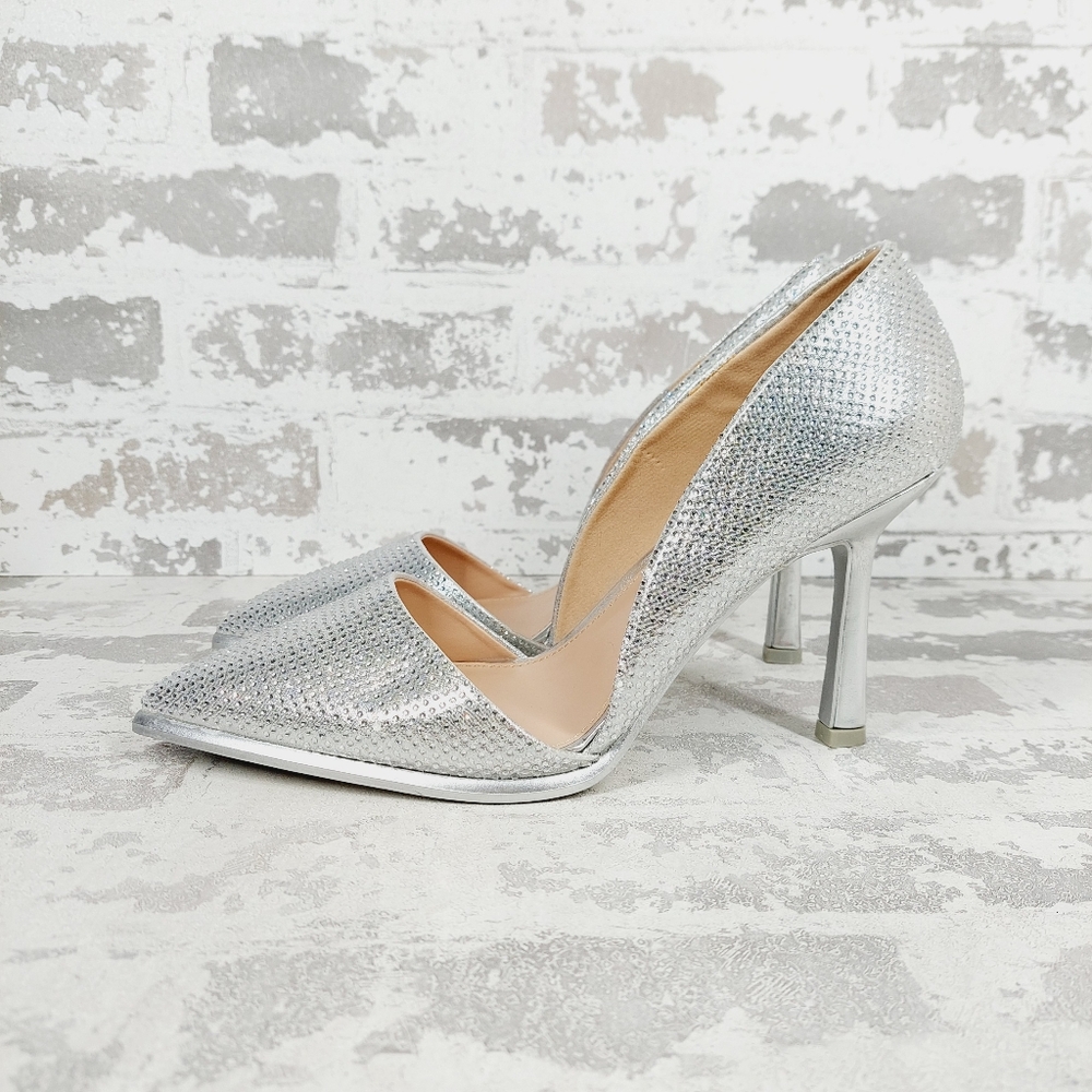 NEW Mia Ciana Silver Rhinestone Pointed Toe Pumps A613